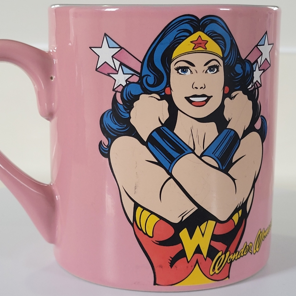 Wonder Woman DC Comics Classic Comic Book Graphic Pose Pink 14oz Mug - Picture 13 of 13
